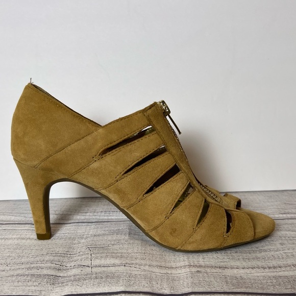 Aerosoles Women's Lambada Dress Pump, Light Tan Suede/size 6 - Picture 1 of 12